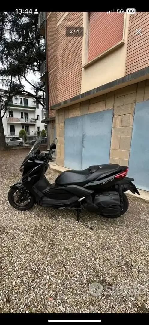 Yamaha X-Max 300 Fekete - 2