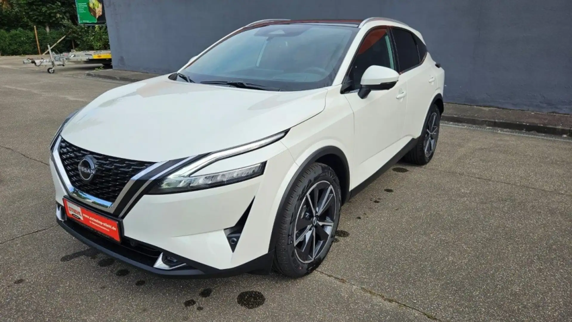 Nissan Qashqai 1.3 DIG-T Xtronic Tekna Bose 4WD Weiß - 2