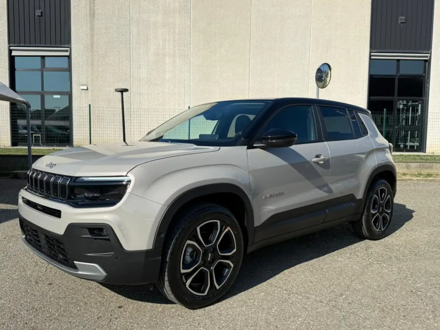 Jeep Avenger 1.2 Turbo MHEV Summit ACC - NAVI - TETTO - 18 Gris - 1