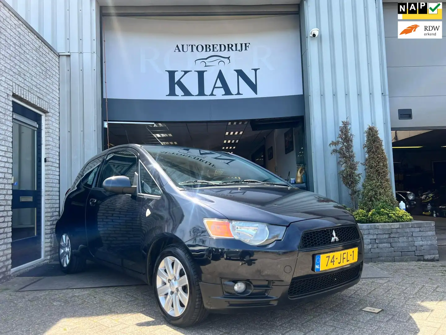 Mitsubishi Colt 1.3 Intro Edition Zwart - 1