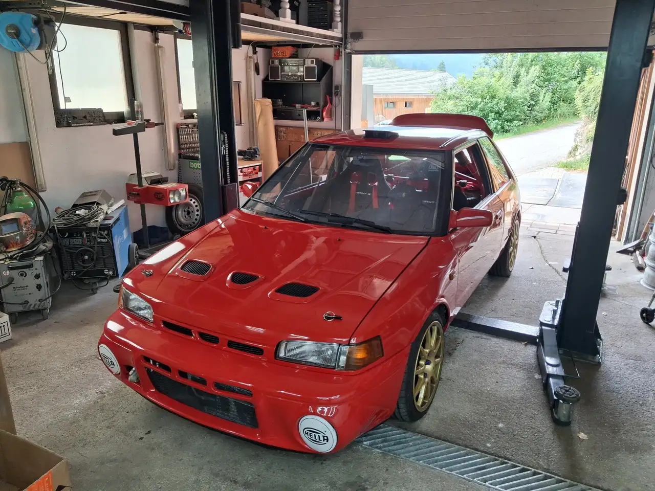 Mazda 323