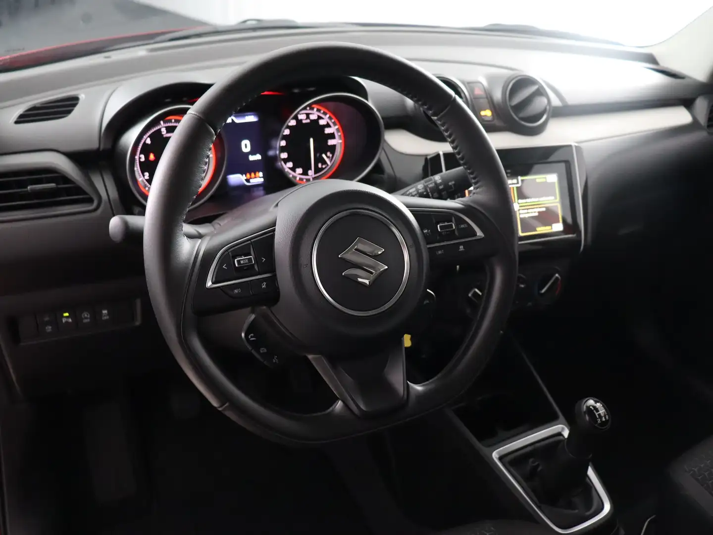 Suzuki Swift 1.2 Select Smart Hybrid (Camera / ACC / Carplay / Rot - 2