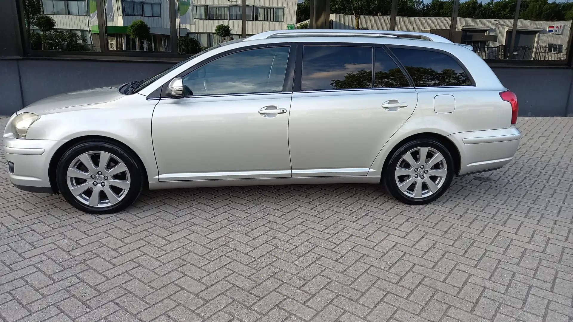 Toyota Avensis Avensis 2.0 D-4D Luna Bns Zilver - 2