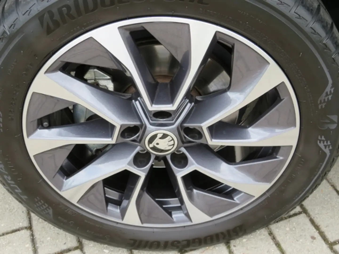 Skoda Karoq Drive 125 AHK el. HK RFK Business White - 2