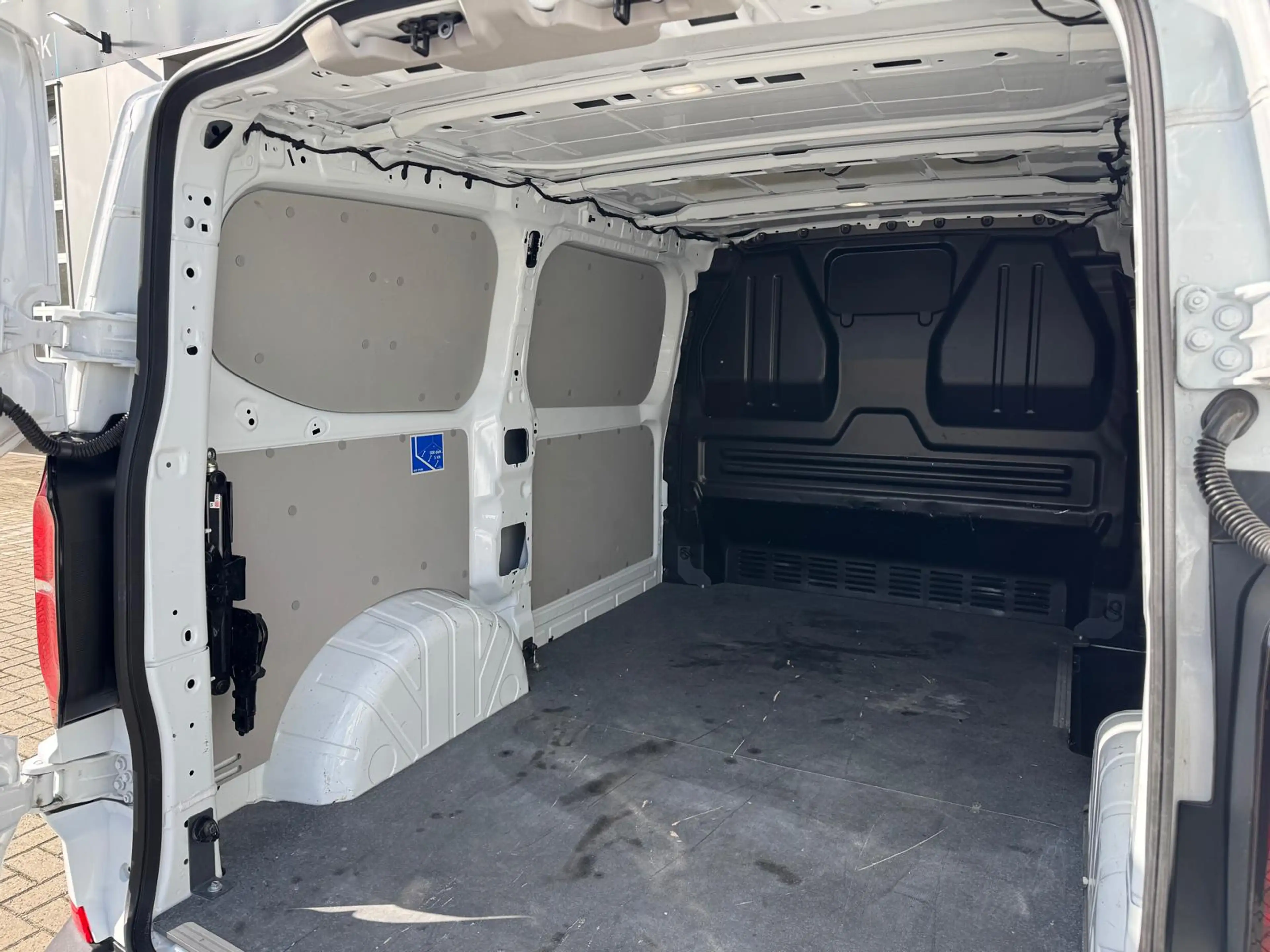 Volkswagen Transporter 2.0 TDI L1H1 28  2025/Parkeersensor/LED/Apple Car — photo 11