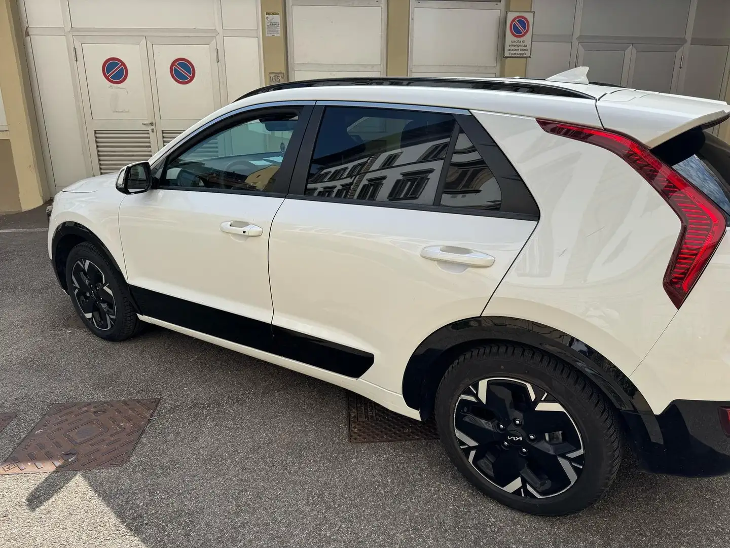 Kia e-Niro Niro EV II 2022 Niro EV 64,8 kWh Evolution Bianco - 2