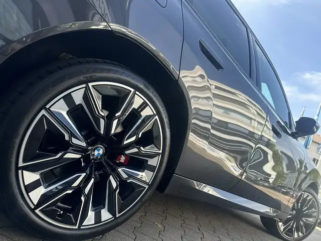BMW X3 M view 4