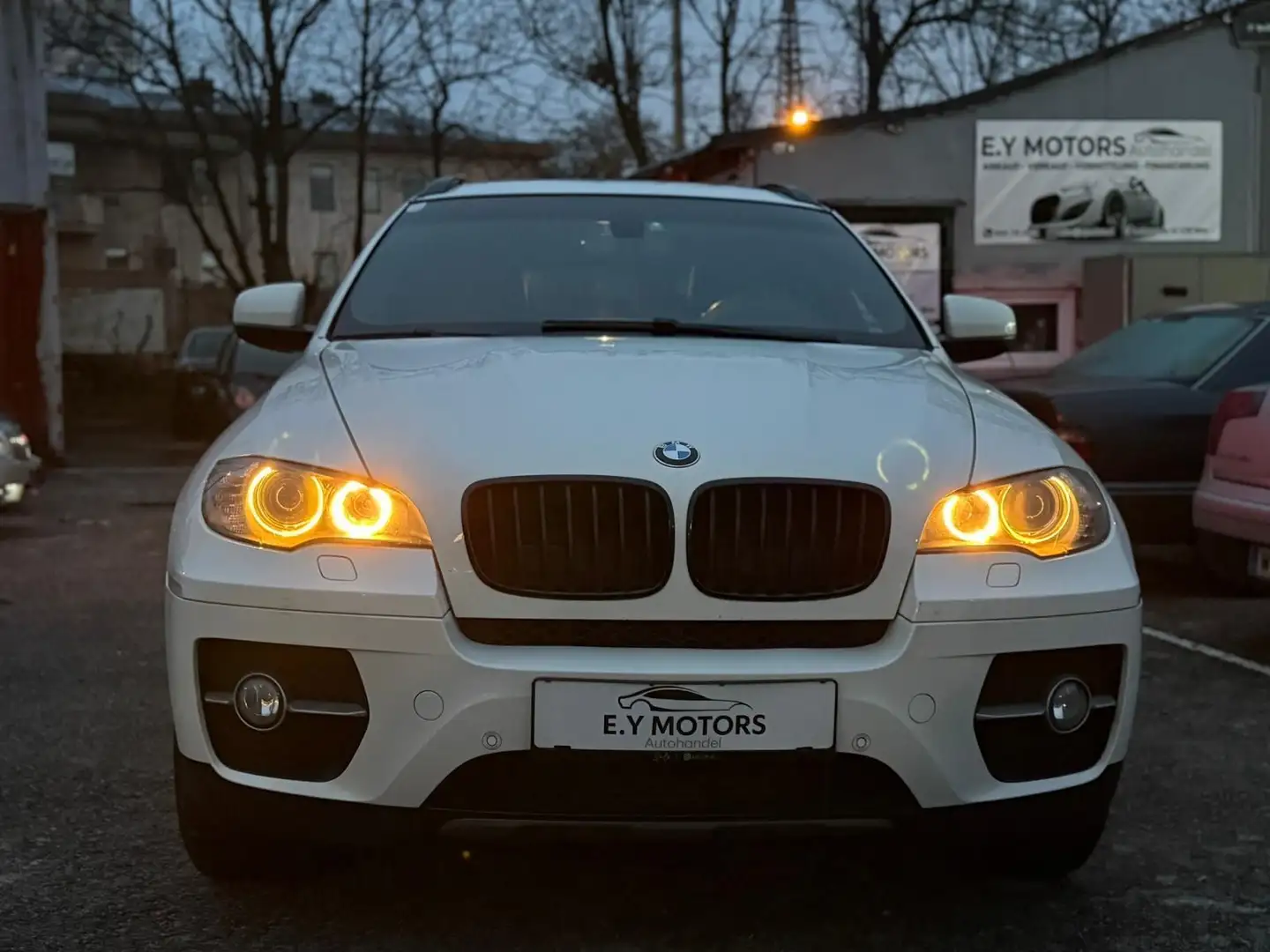 BMW X6 xDrive40d Österreich-Paket Aut. 5 Sitzer Weiß - 2