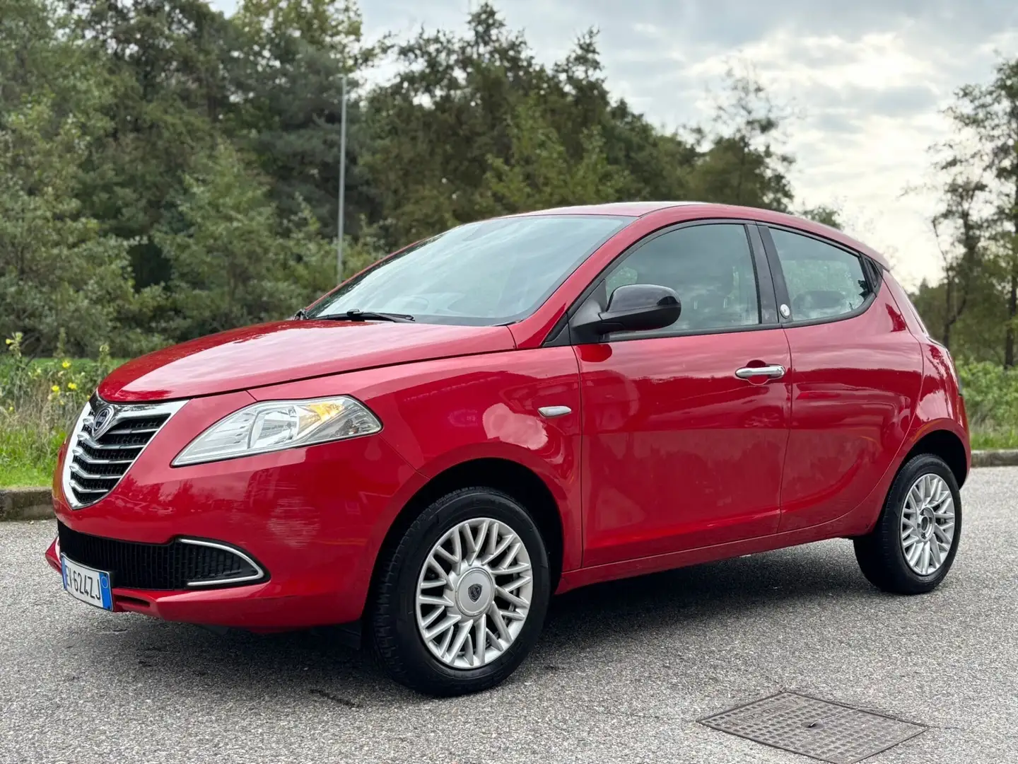 Lancia Ypsilon 0.9 TwinAir 5 porte Metano Ecochic Gold Rosso - 2