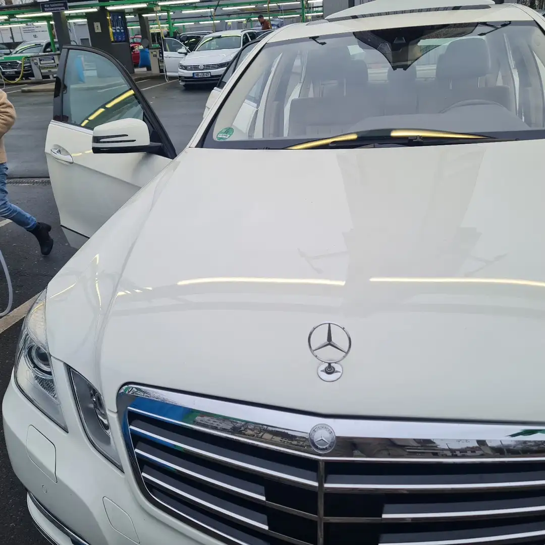 Mercedes-Benz E 250 E 250 CDI DPF BlueEFFICIENCY Automatik Elegance Weiß - 2