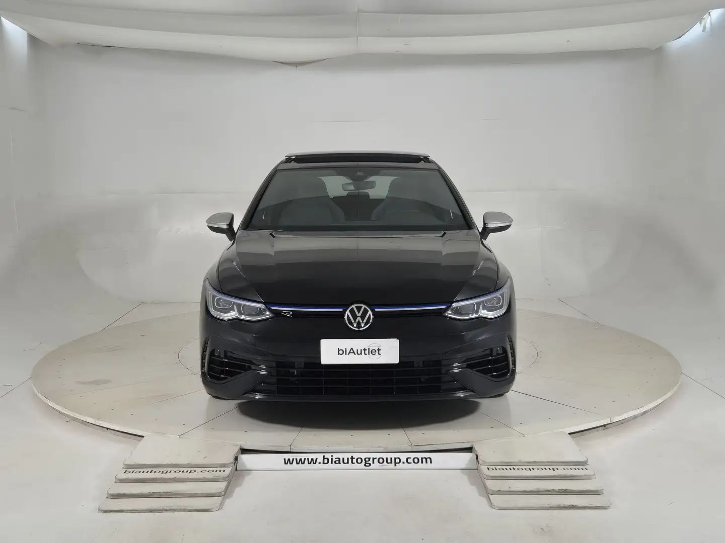 Volkswagen Golf VIII 2020 Benzina 2.0 tsi R 4motion 320cv dsg Nero - 2