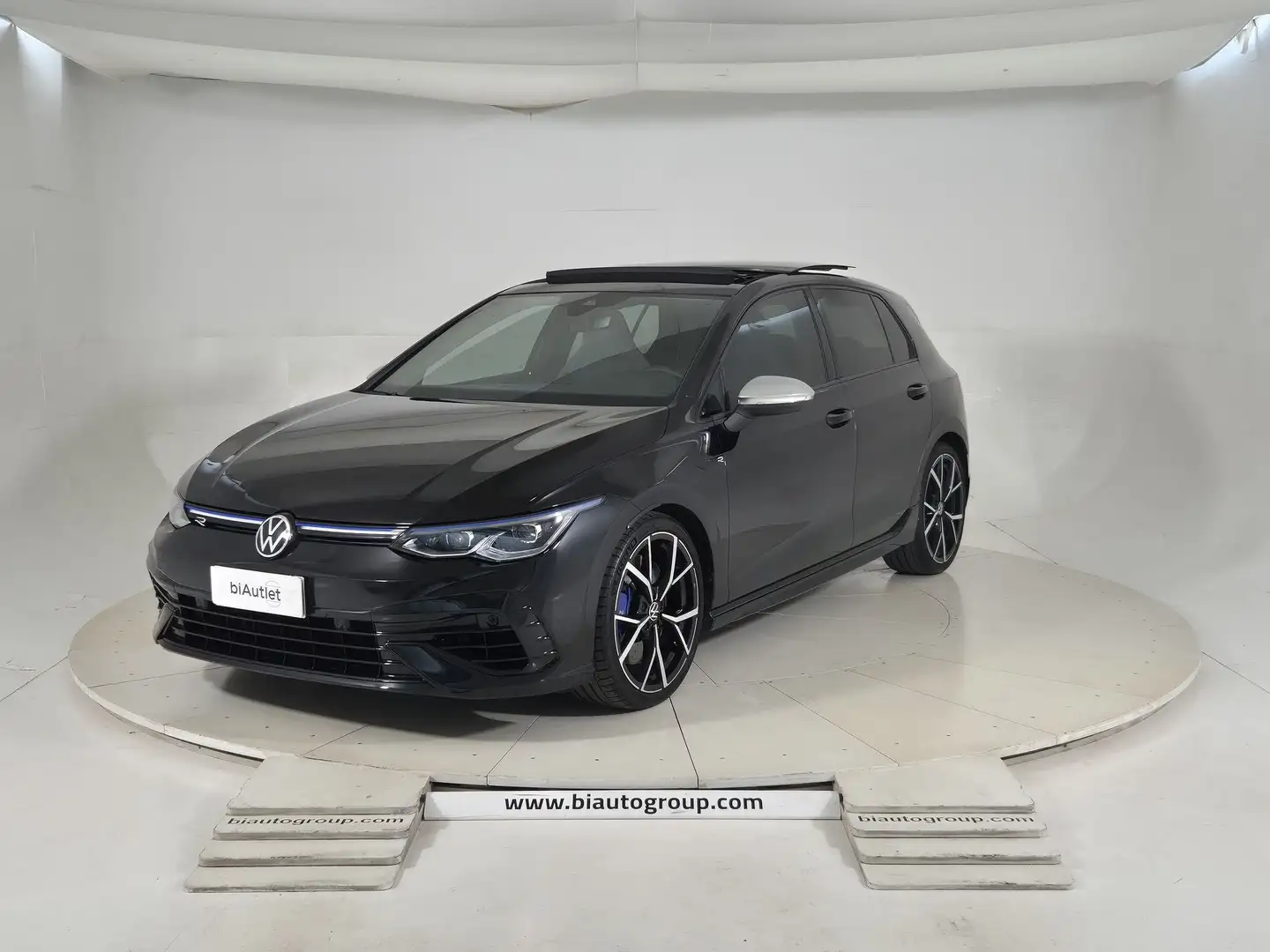 Volkswagen Golf VIII 2020 Benzina 2.0 tsi R 4motion 320cv dsg Nero - 1