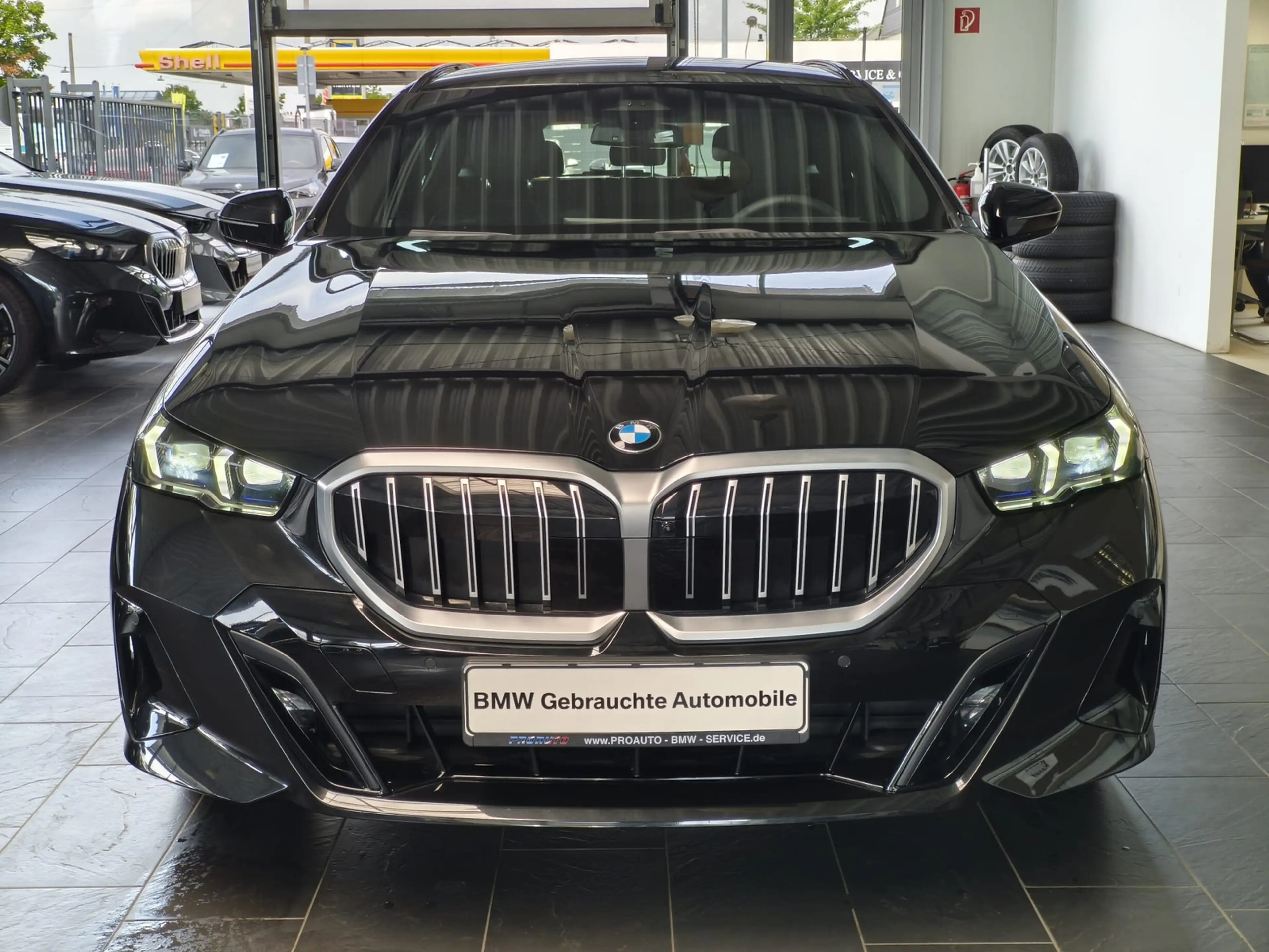 BMW 520 d xDrive M Sport Tour. 360°/HUD/Travel/20"/AHK — photo 2