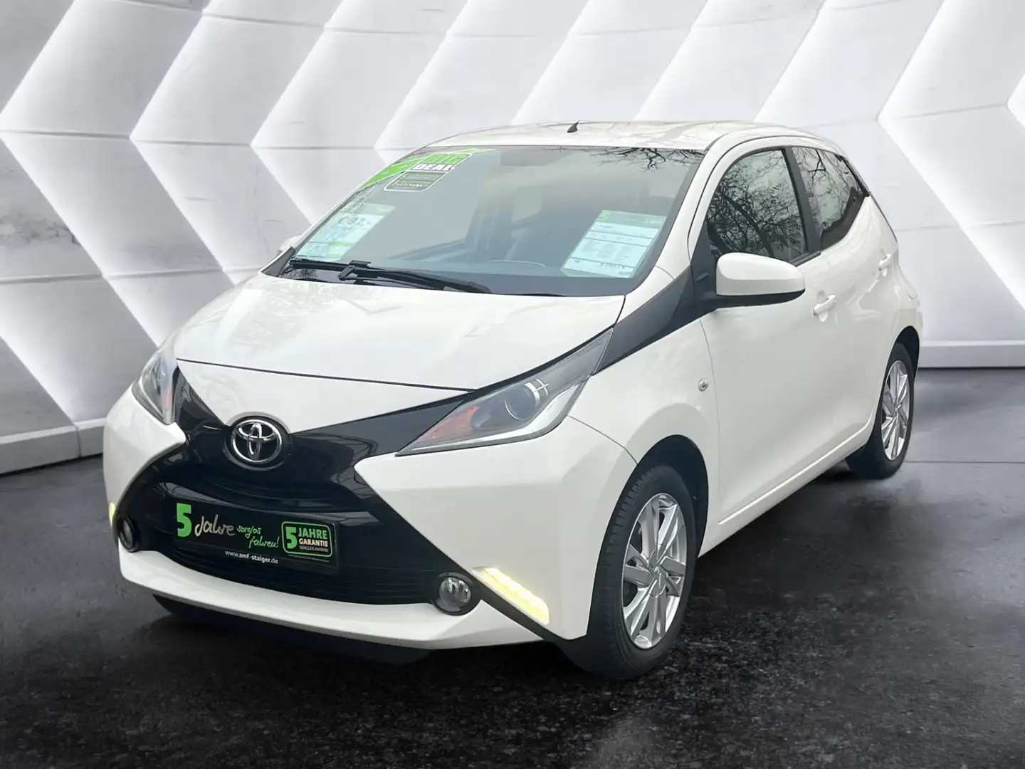 Toyota Aygo 1.0 x-play touch Kam. LM Alb - 2