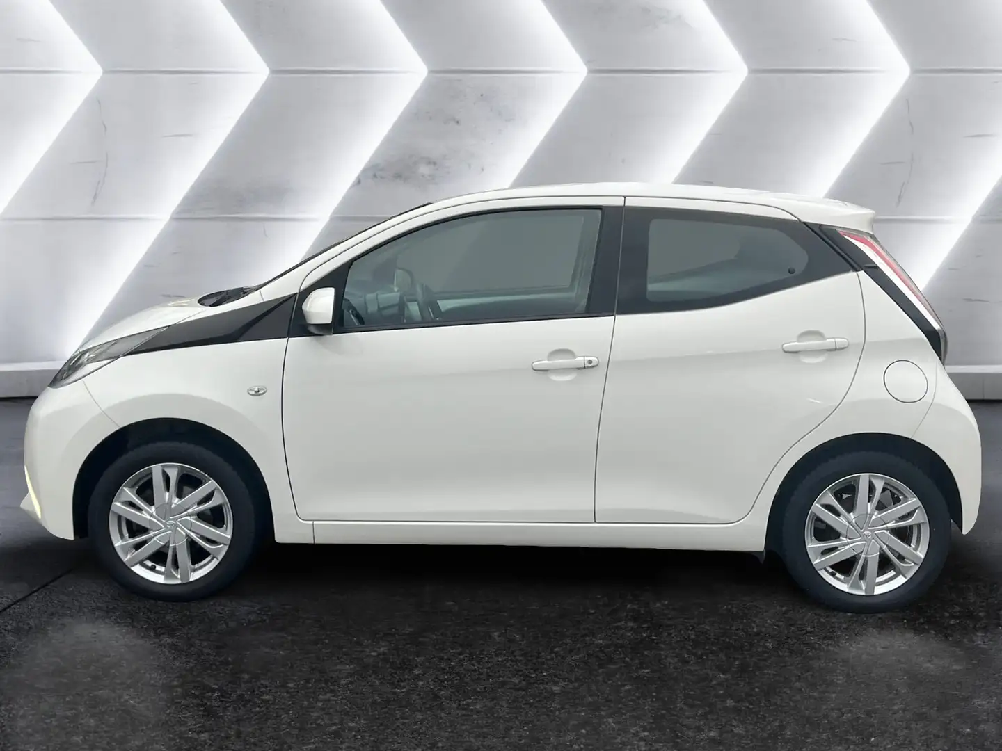 Toyota Aygo 1.0 x-play touch Kam. LM Bianco - 2
