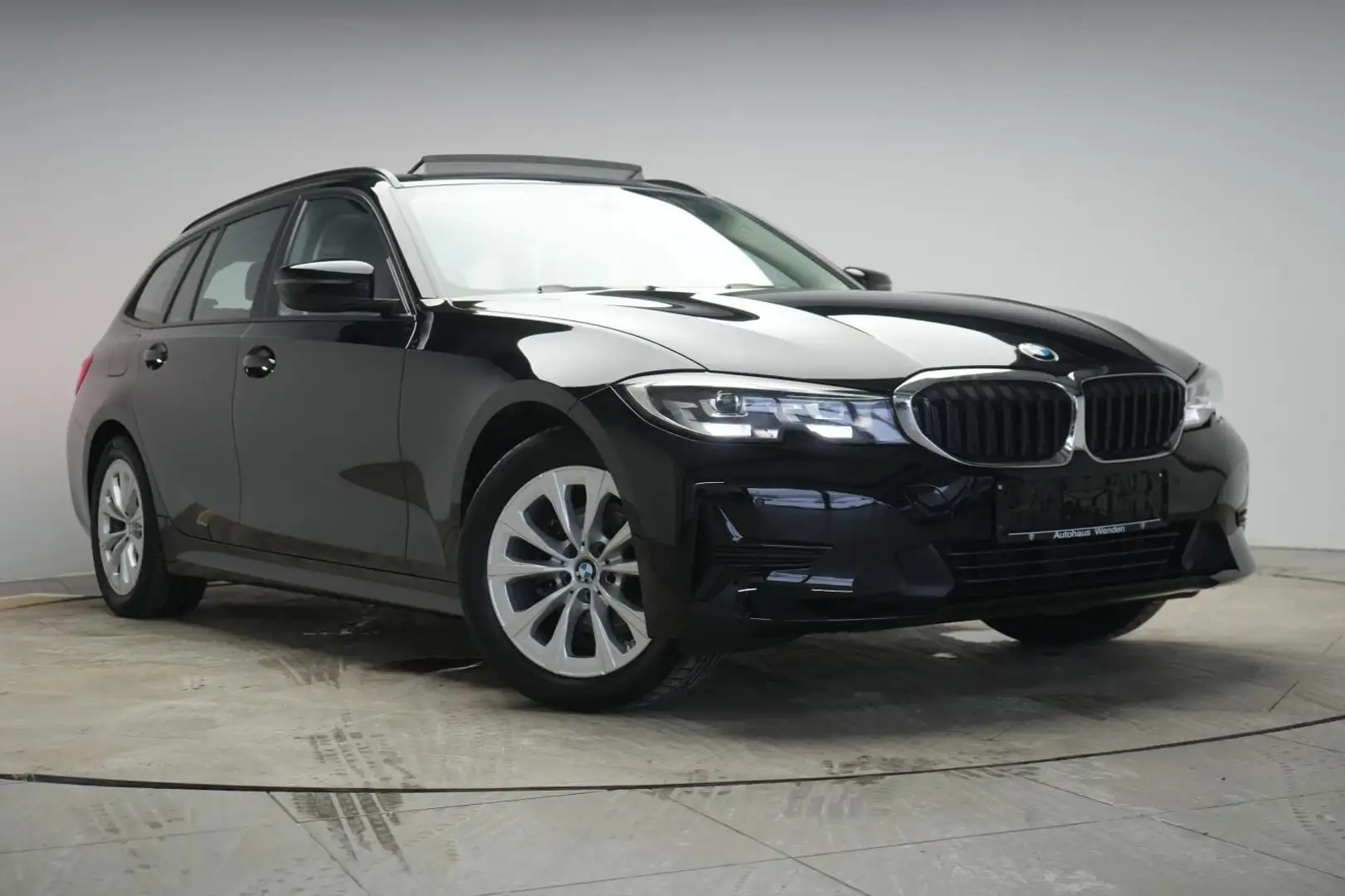 BMW 320 d Touring  Advantage Navi/Temp/Virtual/Pano/ Schwarz - 1