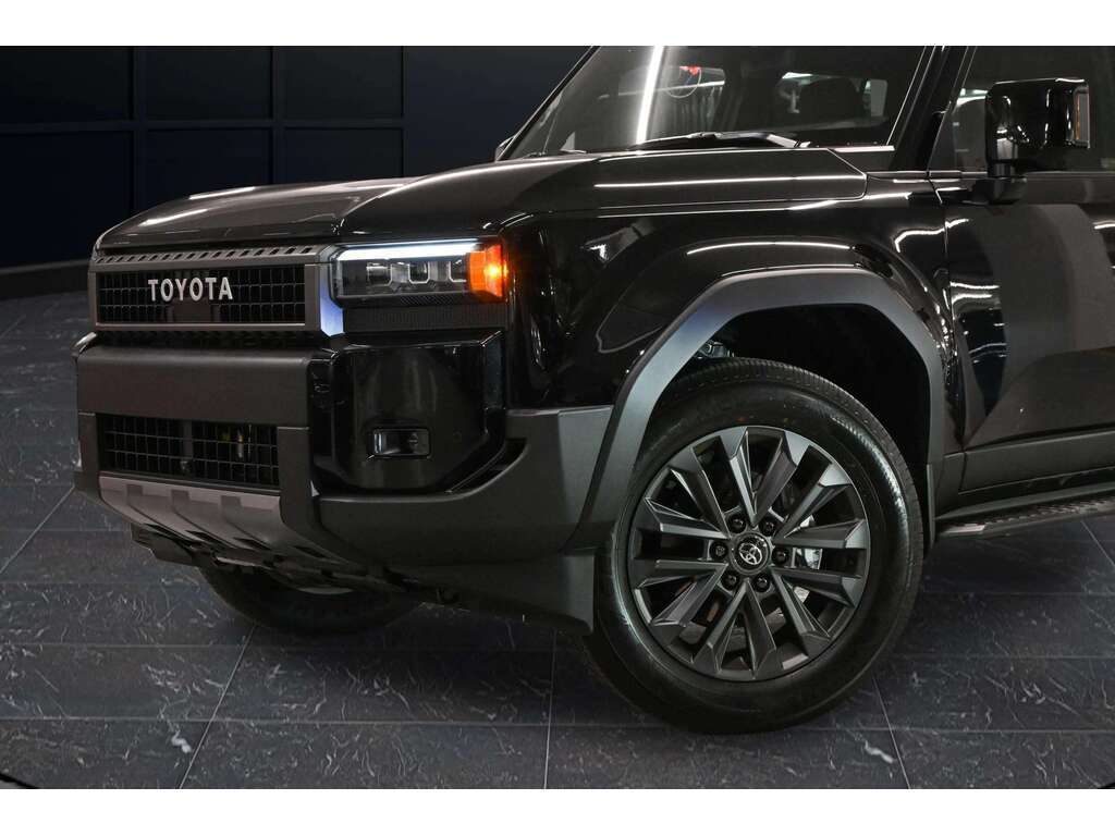 2027 Toyota Land Cruiser — photo 1