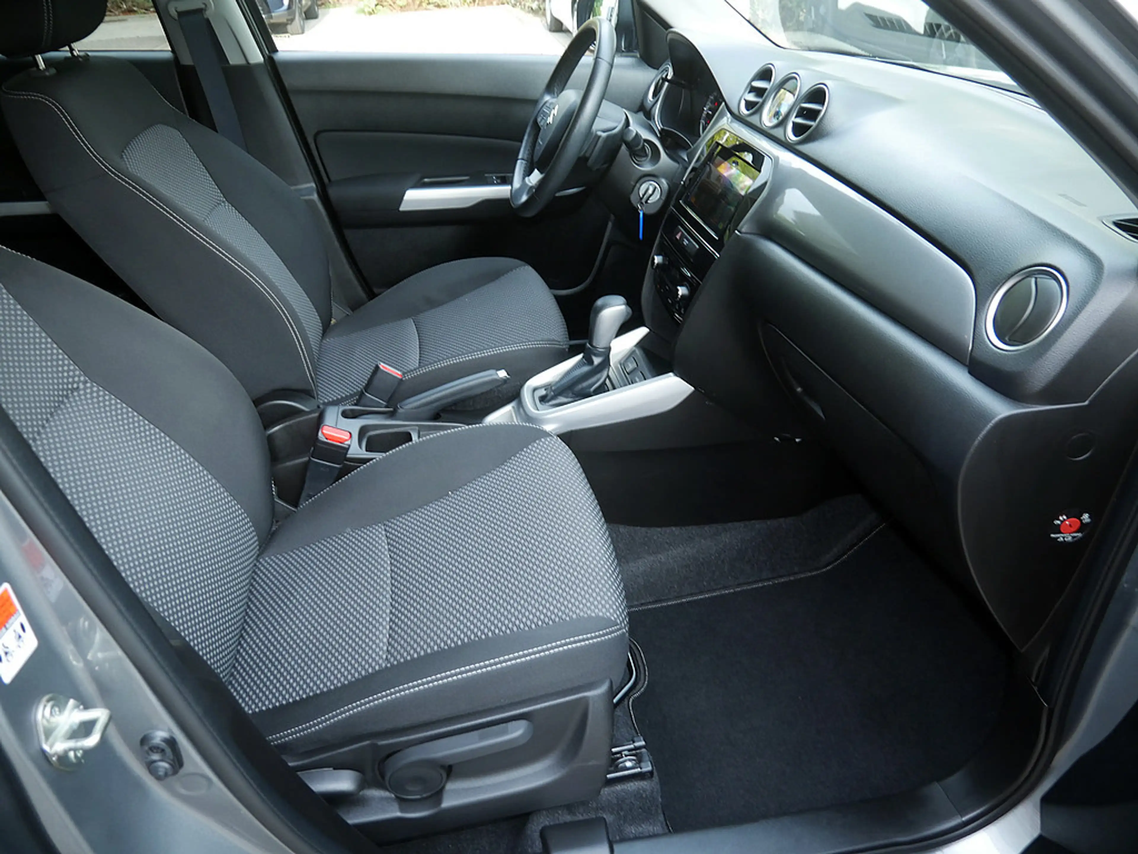 Suzuki Vitara 1.6 Comfort 4x2 KLIMA SHZ KAMERA — photo 9