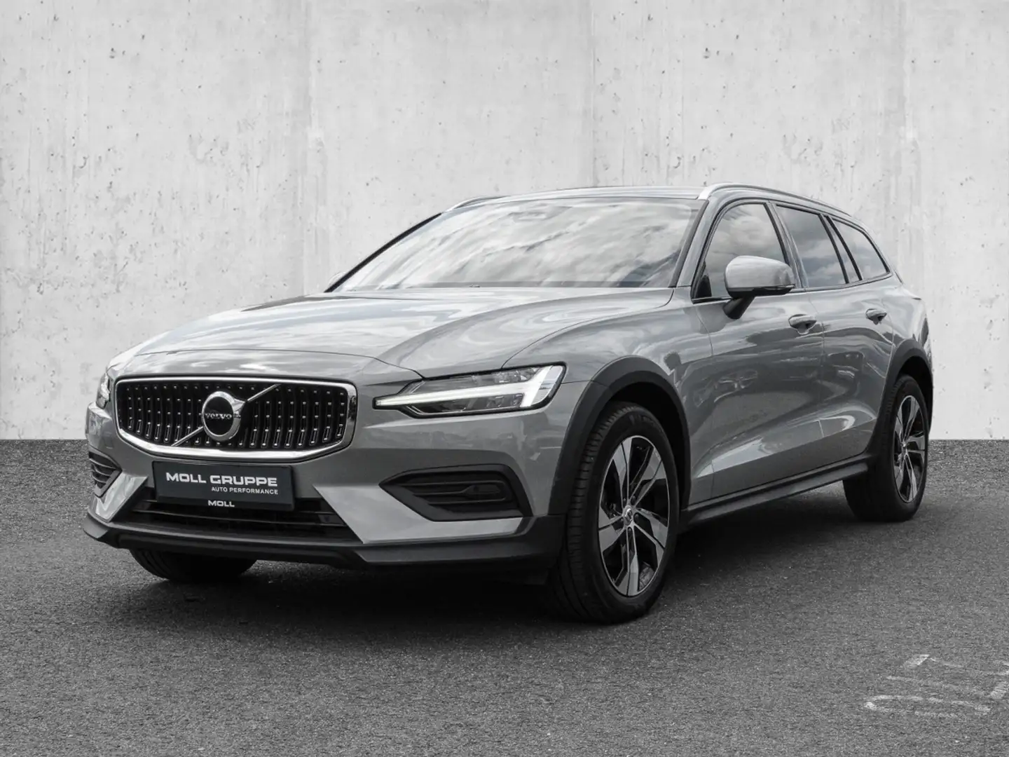 Volvo V60 Cross Country B4 AWD Plus AHK 4xShz Ambiente Grau - 2