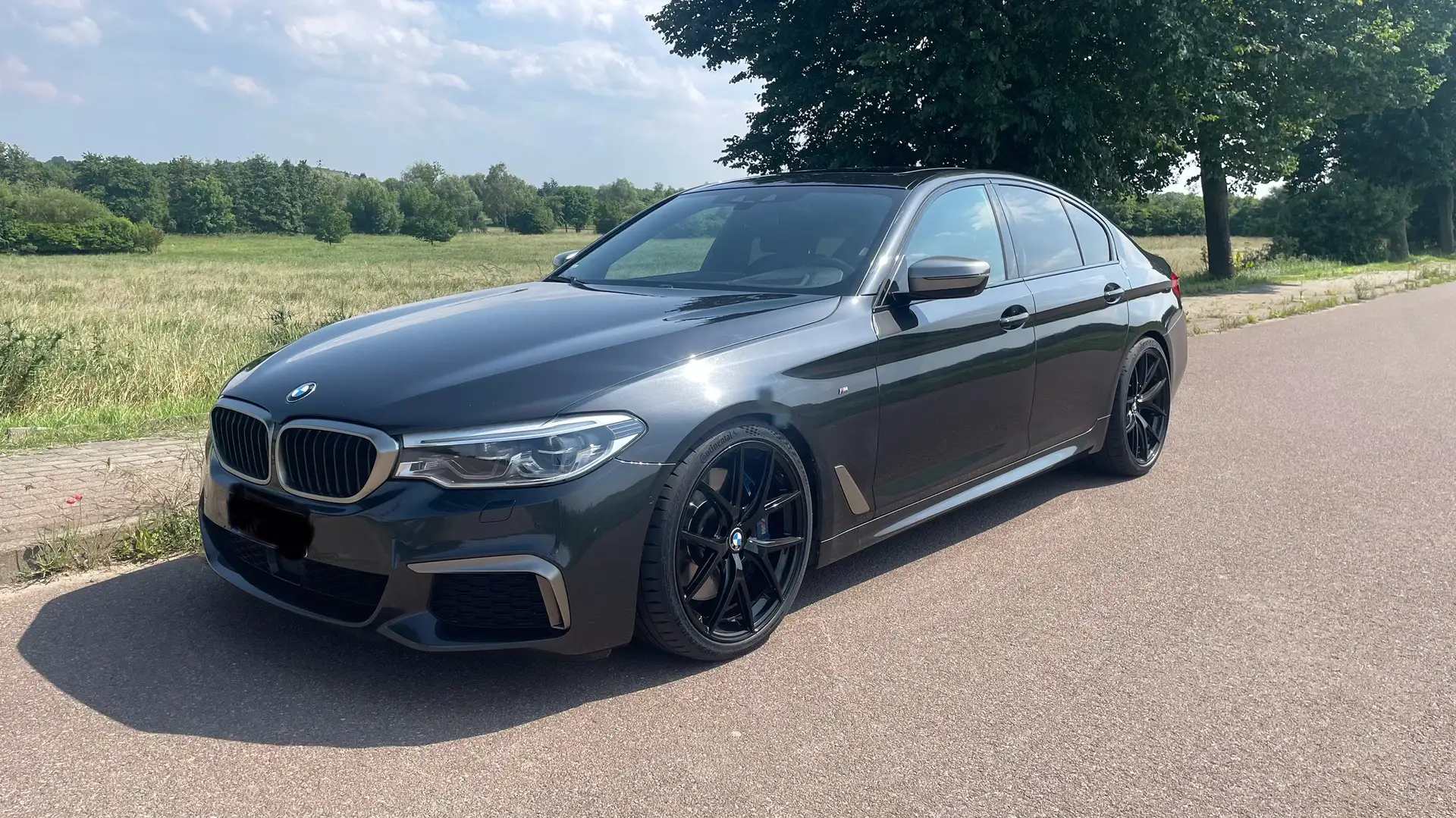 BMW M550 i xDrive M-Sport Grau - 1
