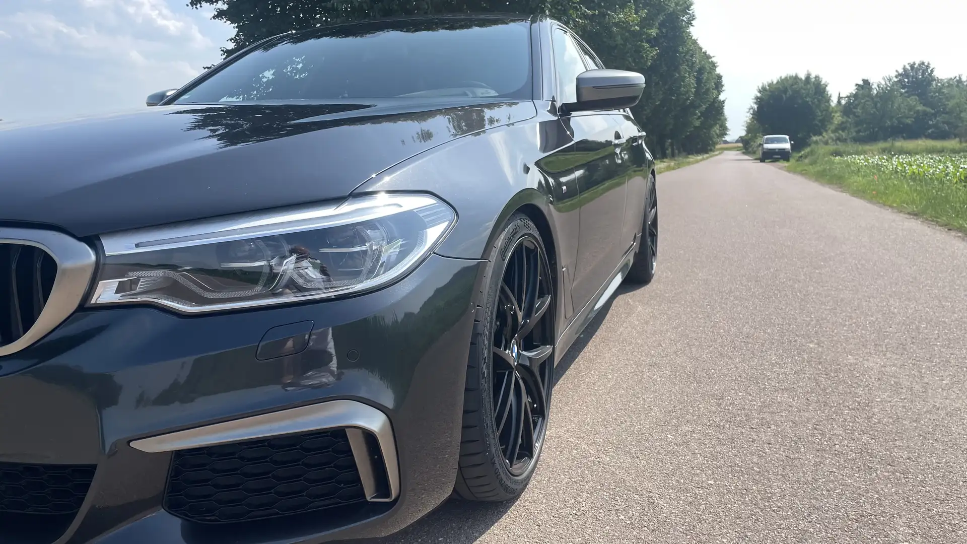 BMW M550 i xDrive M-Sport Grau - 2
