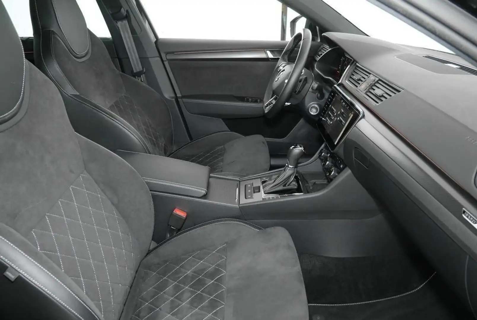 Skoda Superb Combi Sportline DSG 1.4TSI IV AHK Schwarz - 2