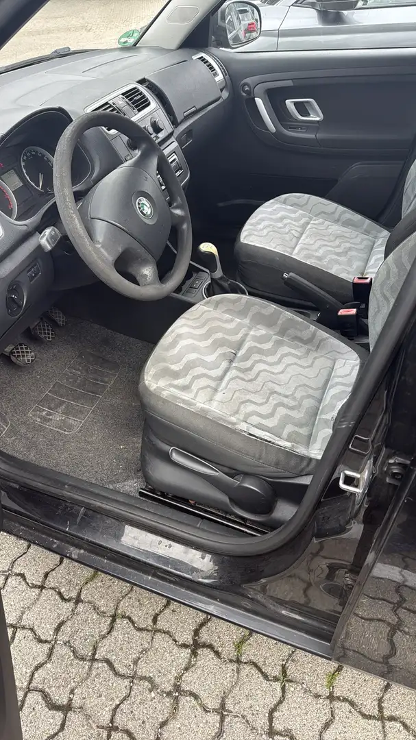 Skoda Fabia Ambiente Schwarz - 1
