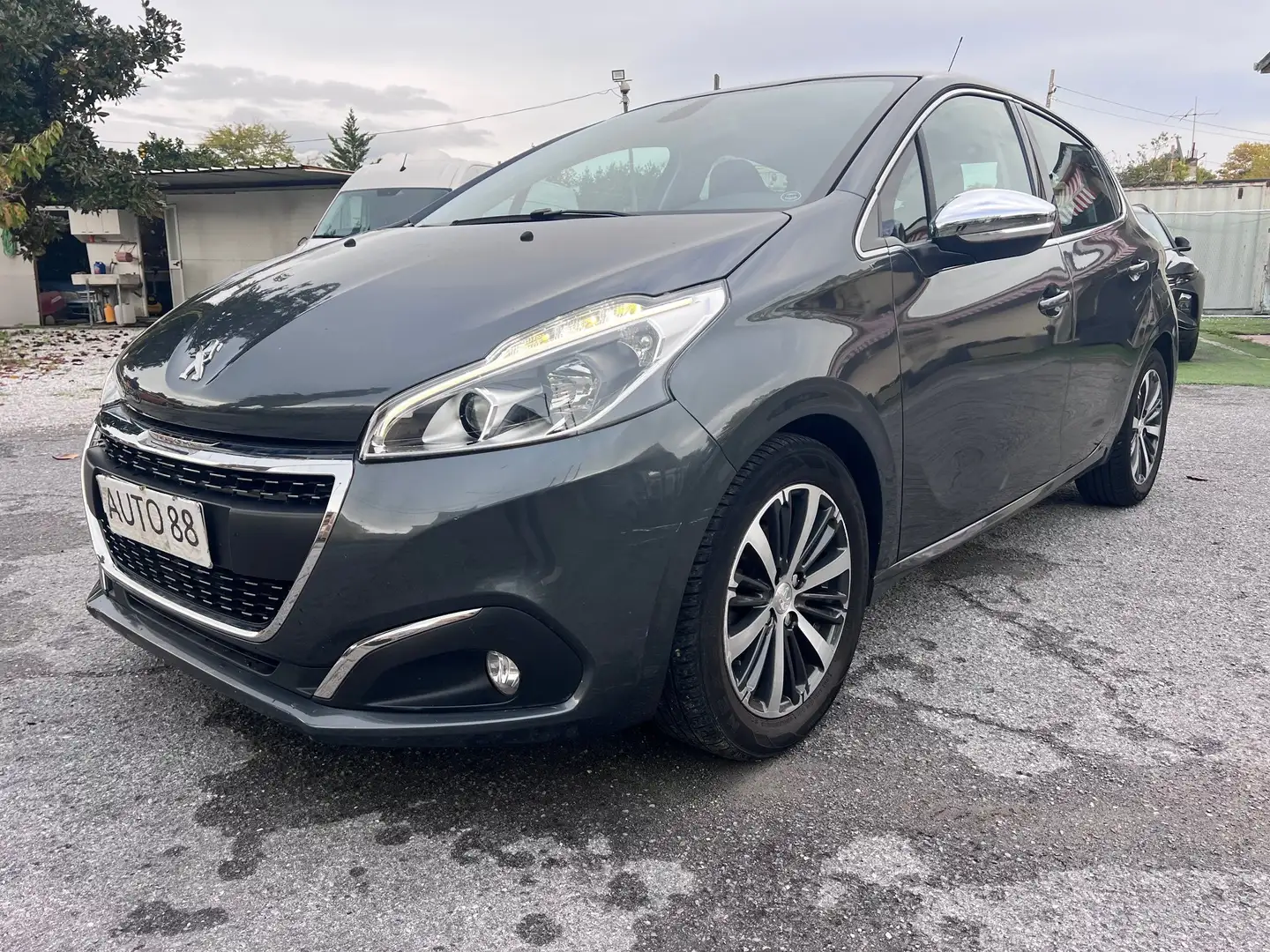 Peugeot 208 208 5p 1.6 bluehdi Allure 75cv Grigio - 1