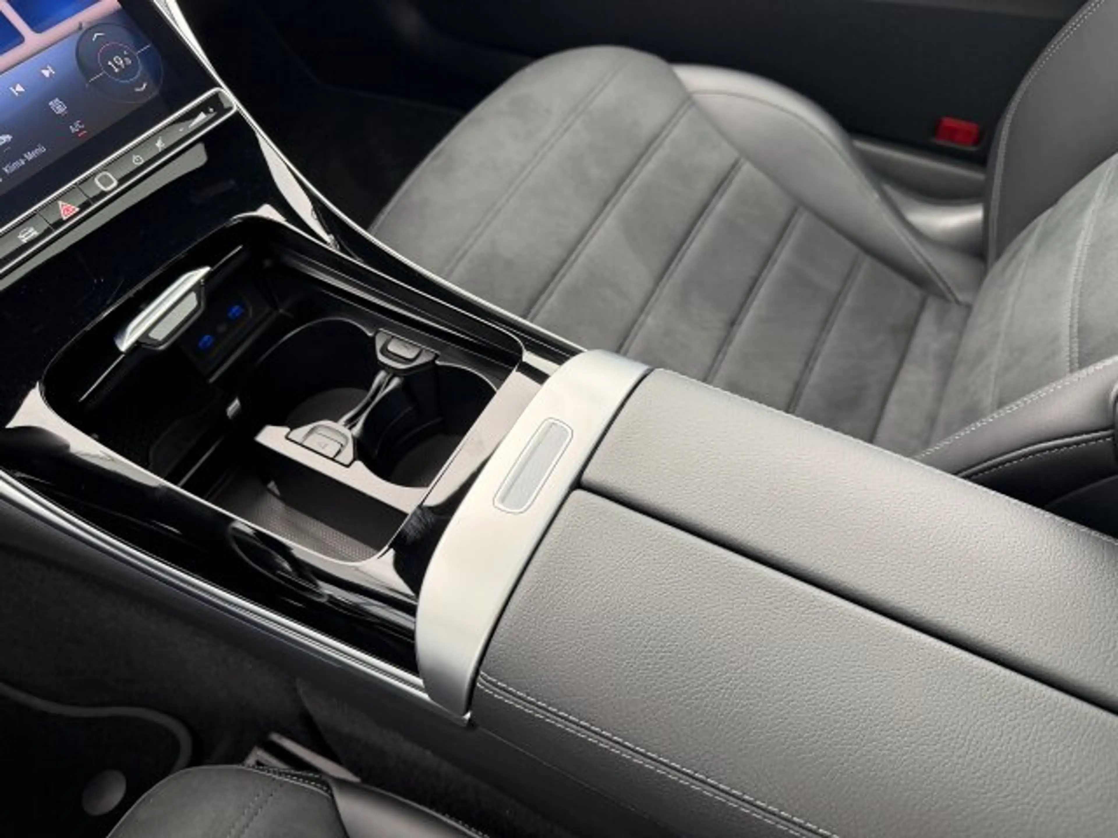 Mercedes-Benz CLE 200 CLE 200 Coupé AMG Panorama Memory 360° Distronic — photo 12