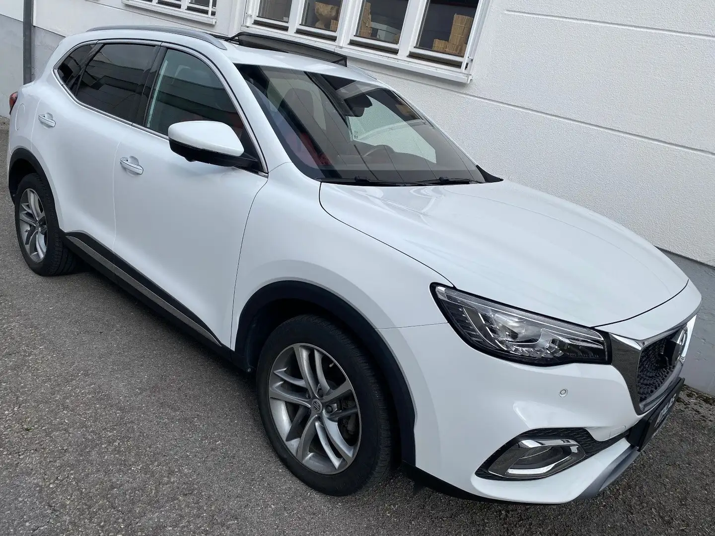 MG EHS Luxury PHEV erst.28000Km 258ps 1.Hand Weiß - 1