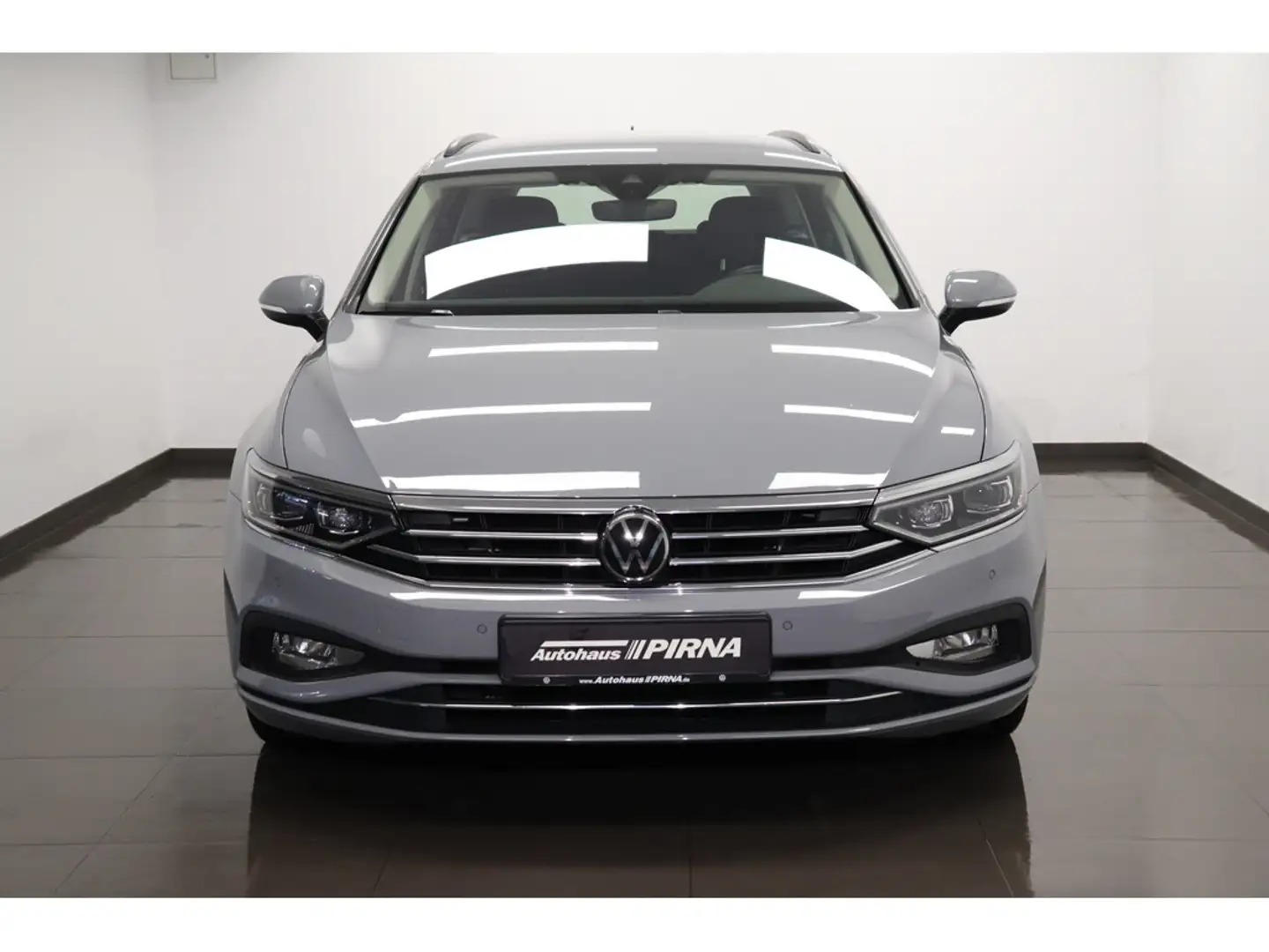 Volkswagen Passat Variant 2.0 TDI Business IQ.Light AHK Massage Gris - 2