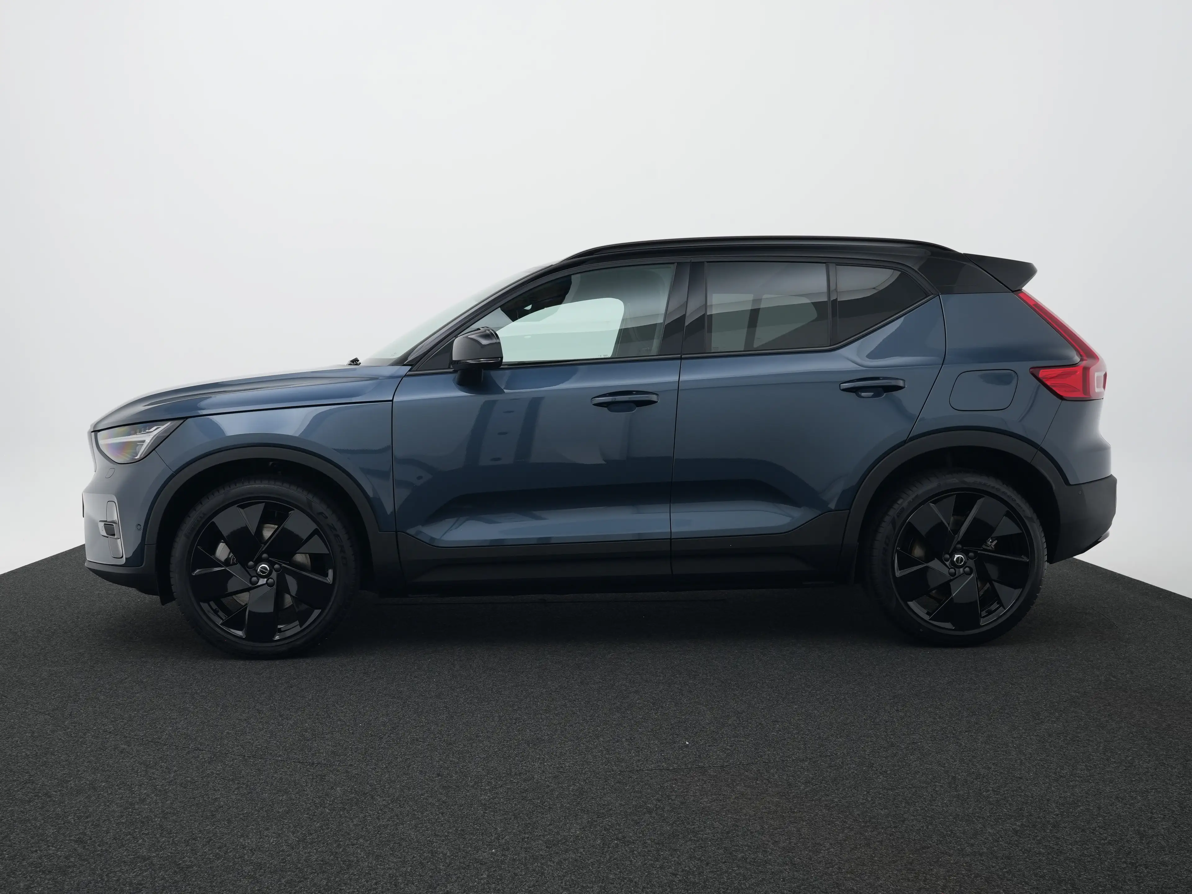 Volvo EX40 Single Ext. Ultra Black Edition Europa 82 kWh | Li — photo 3