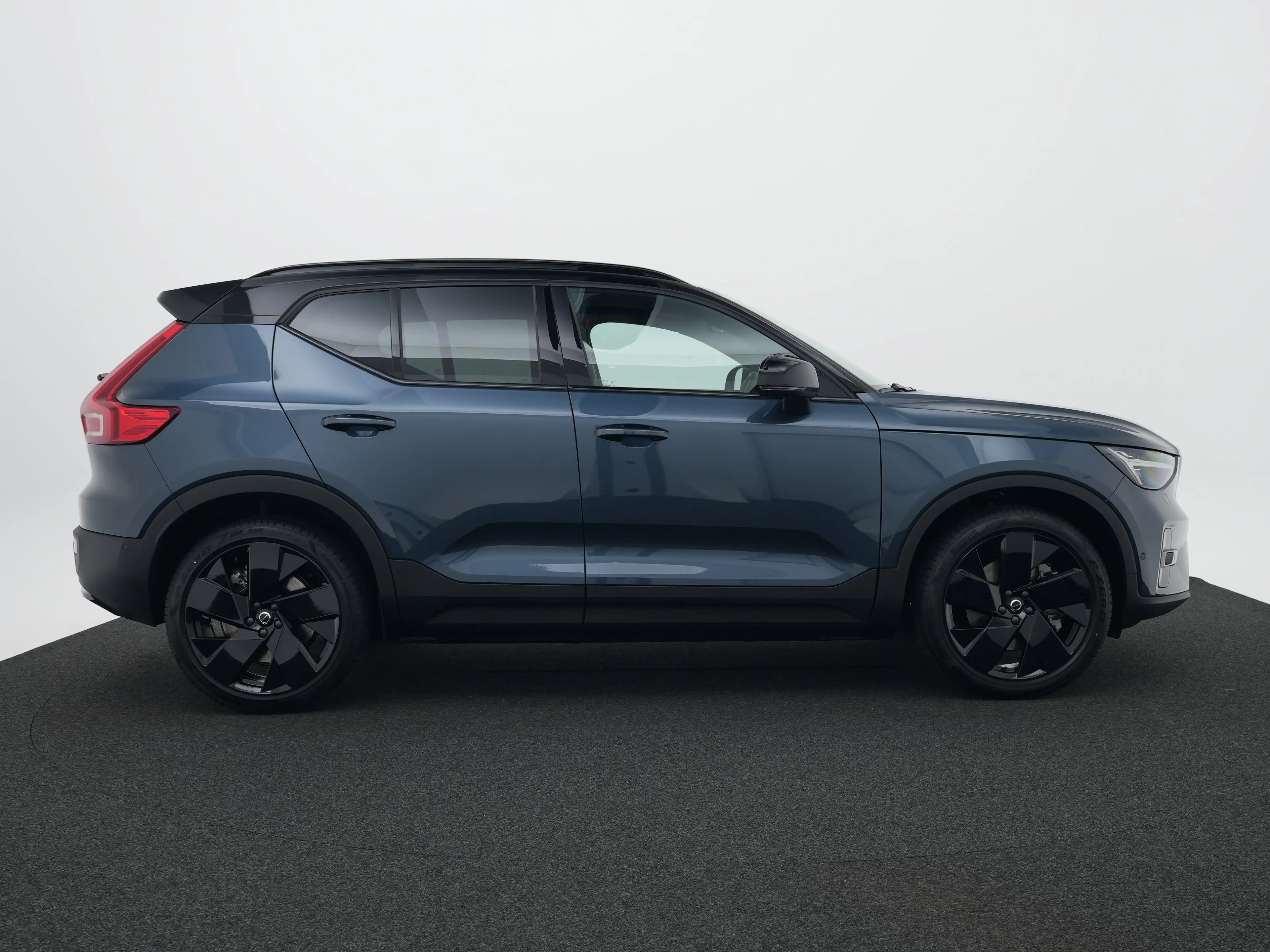 Volvo EX40 Single Ext. Ultra Black Edition Europa 82 kWh | Li — photo 4