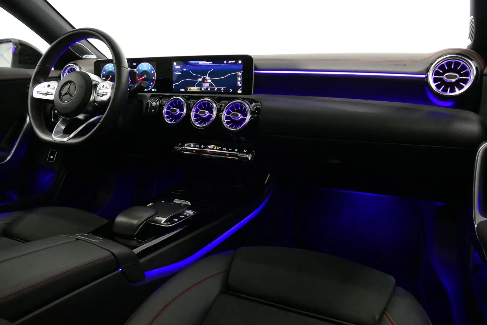 Mercedes-Benz CLA 220 Shooting Brake AMG Line / CLA45 AMG Diffuser / Pan Wit - 2