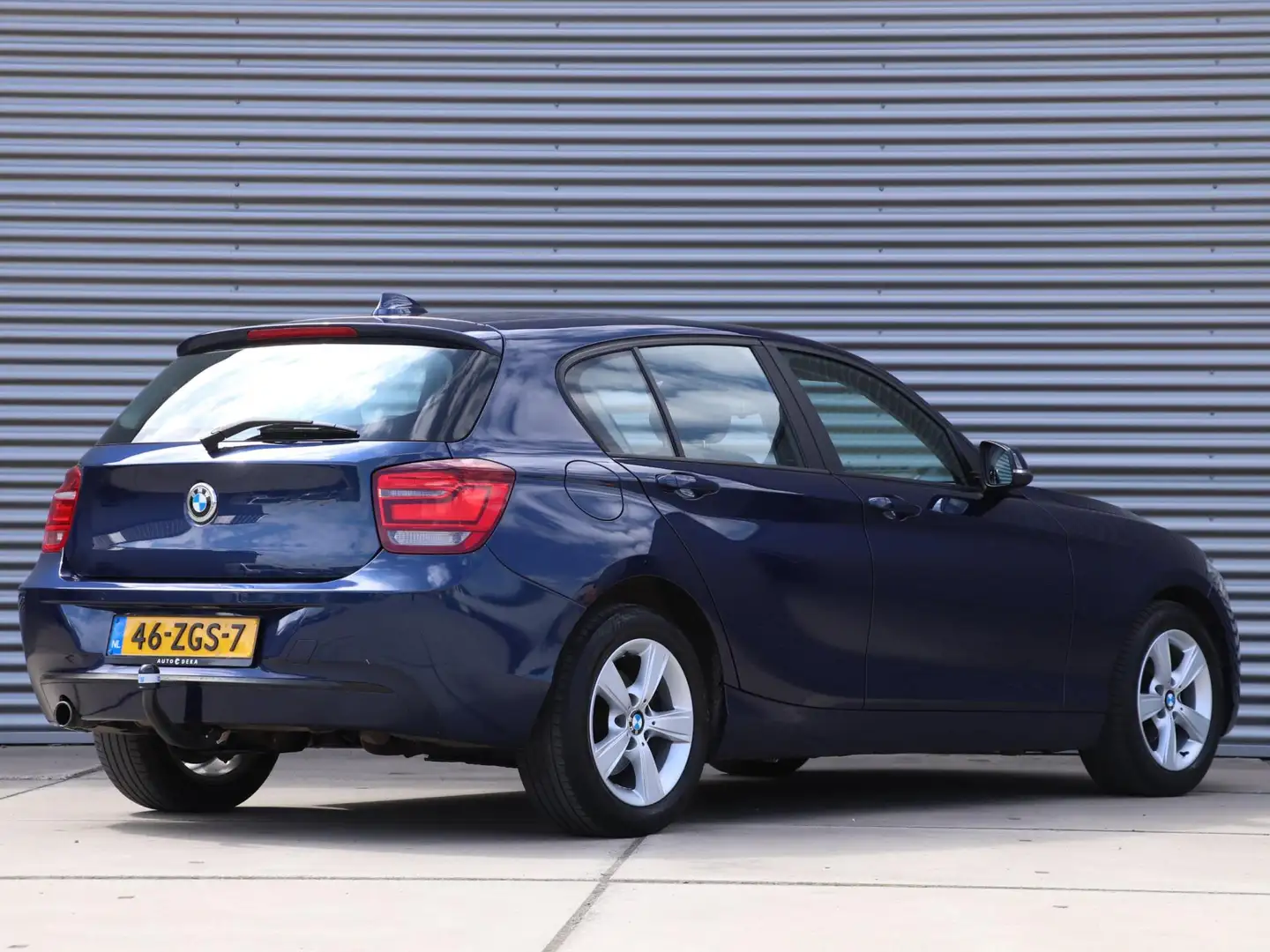 BMW 116 1-serie 116i Upgrade Edition *Navigatie*Trekhaak*P Blauw - 2