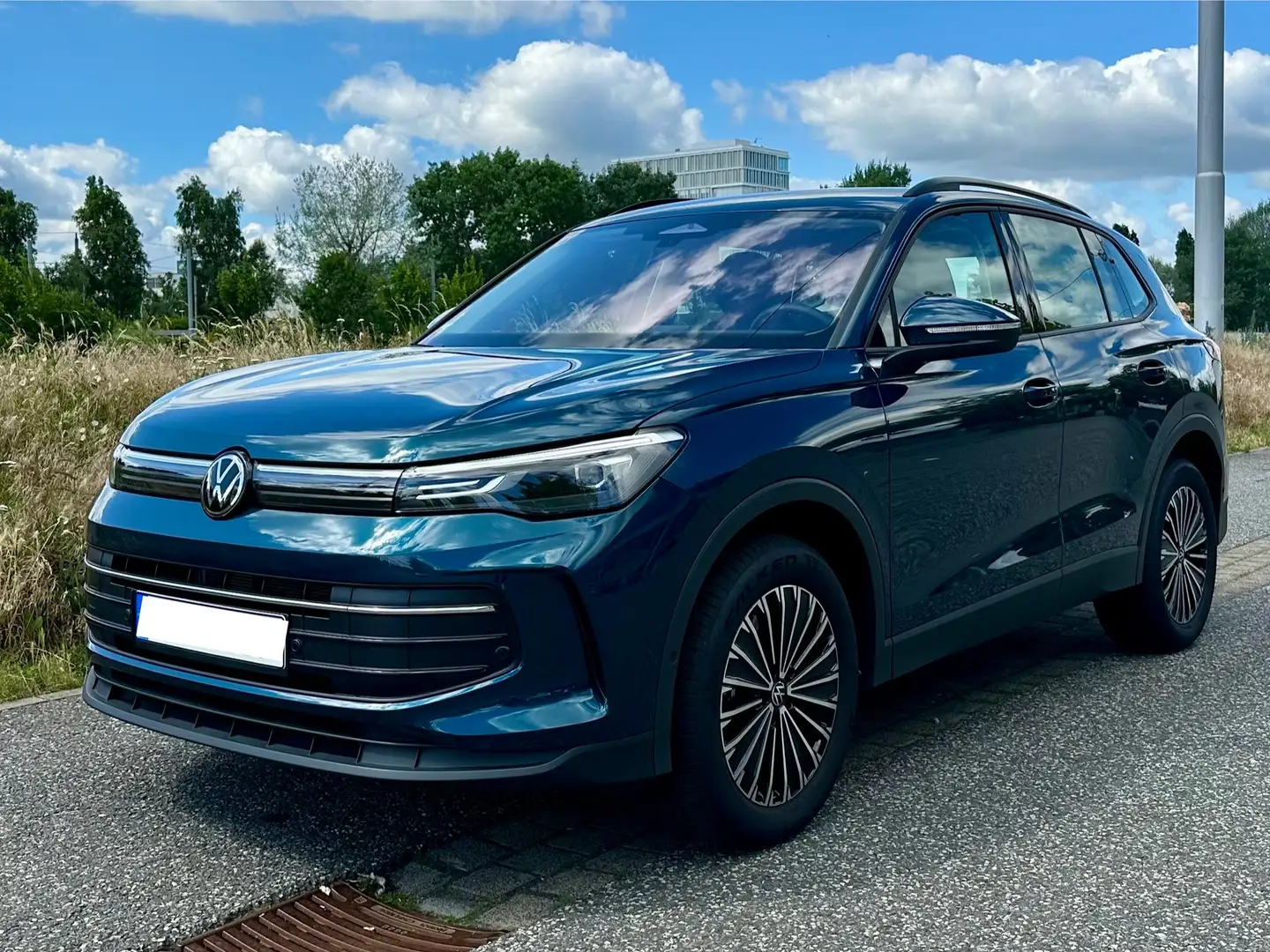 Volkswagen Tiguan 2.0 TDI SCR 4MOTION DSG Life AHK*Standheizung*uvm Blau - 1