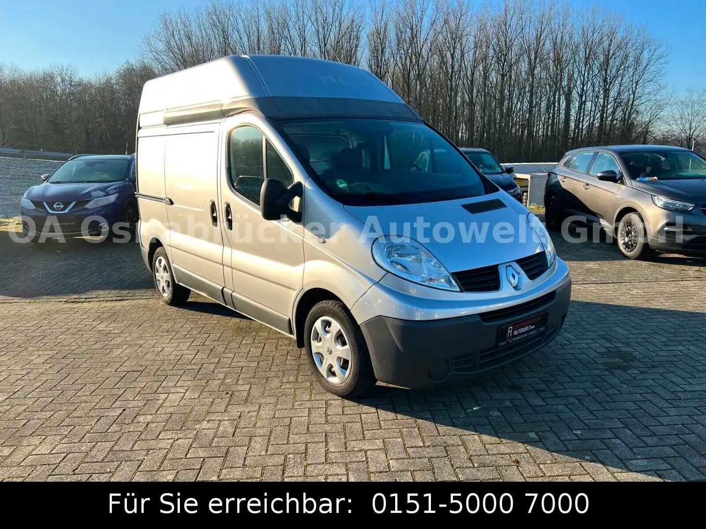 Renault Trafic 2.0dCi L1H2 1-Hand PDC 3-Sitzer Grey - 2