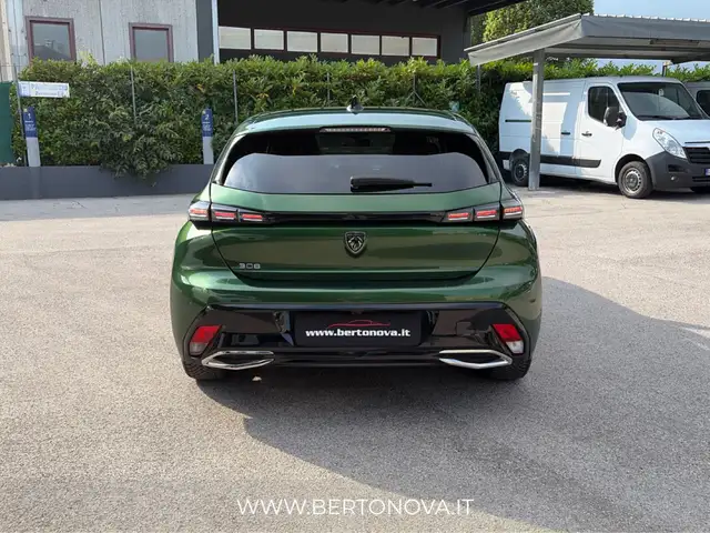 Peugeot 308 view 4