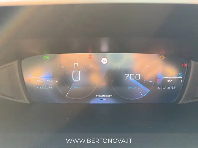Peugeot 308 view 12