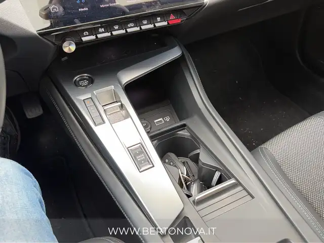 Peugeot 308 view 13