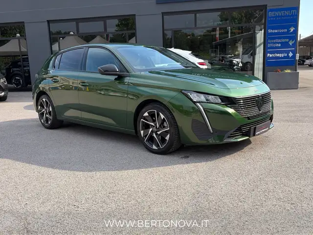 Peugeot 308 view 2