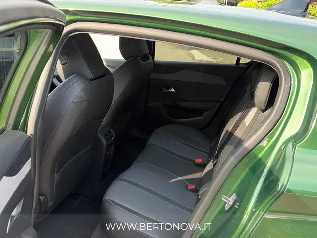 Peugeot 308 view 9
