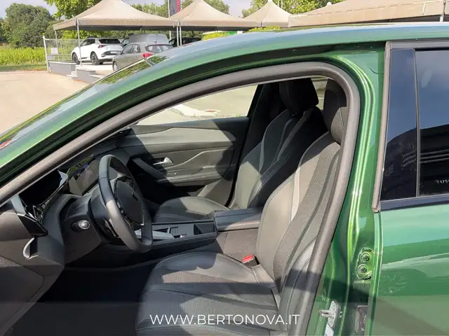 Peugeot 308 view 8