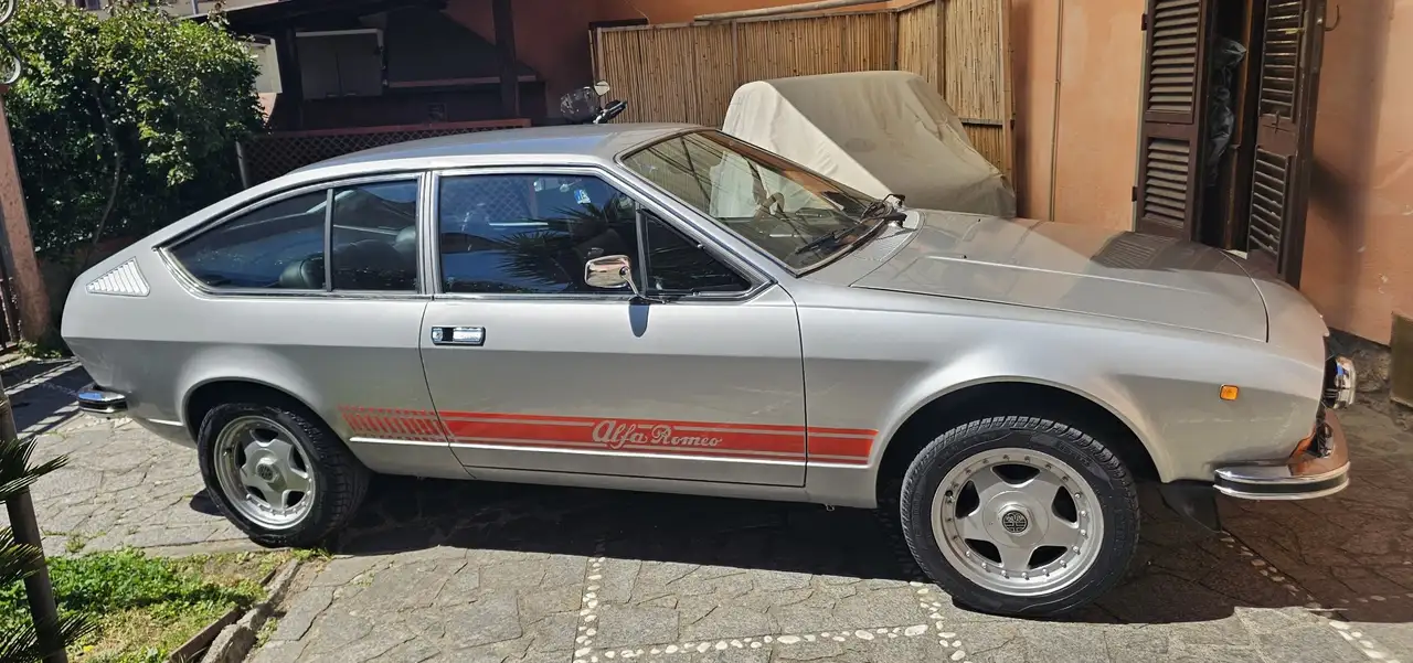 Alfa Romeo GT 1.6, foto 2
