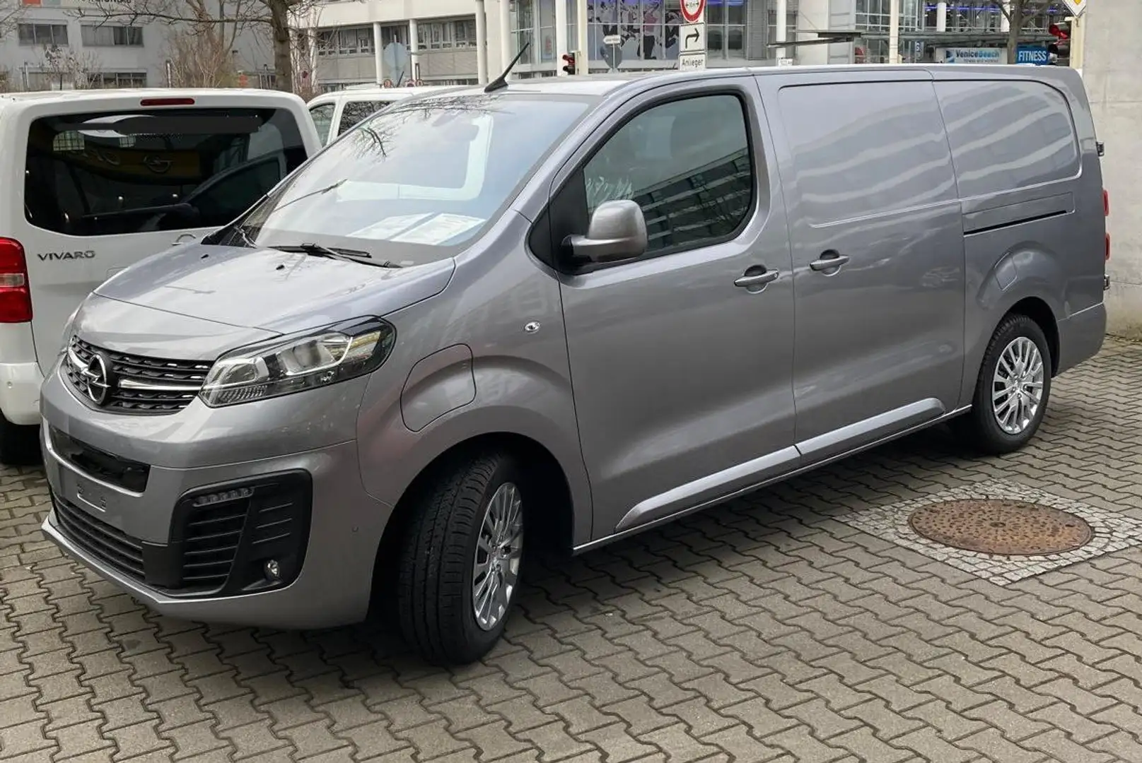 Opel Vivaro-e 75kWh, Elegance L Transporter/Kastenwagen/Kleinbus Grau - 1