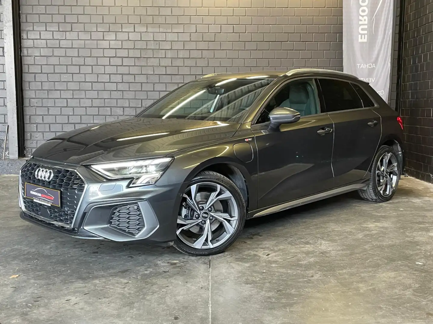Audi A3 Sportback TFSI e S-line ** Cuir ** Caméra ** Gris - 1