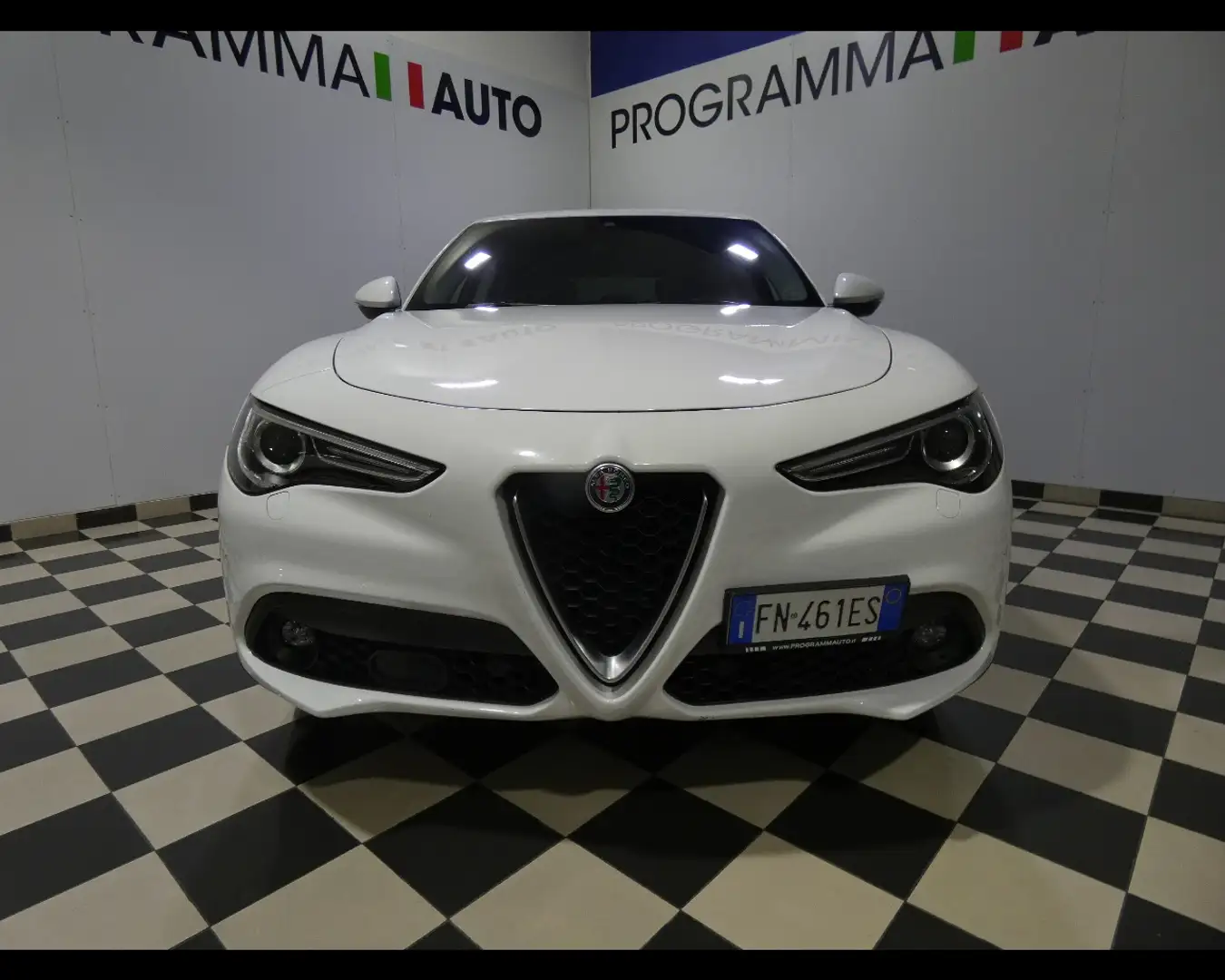 Alfa Romeo Stelvio 2.2 Turbo Executive Weiß - 2
