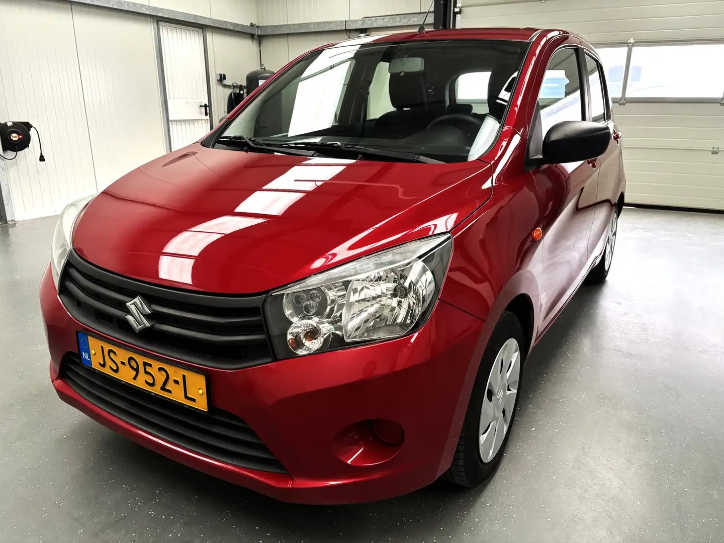 Suzuki Celerio 1.0 Comfort NETTE AUTO !! Rojo - 2