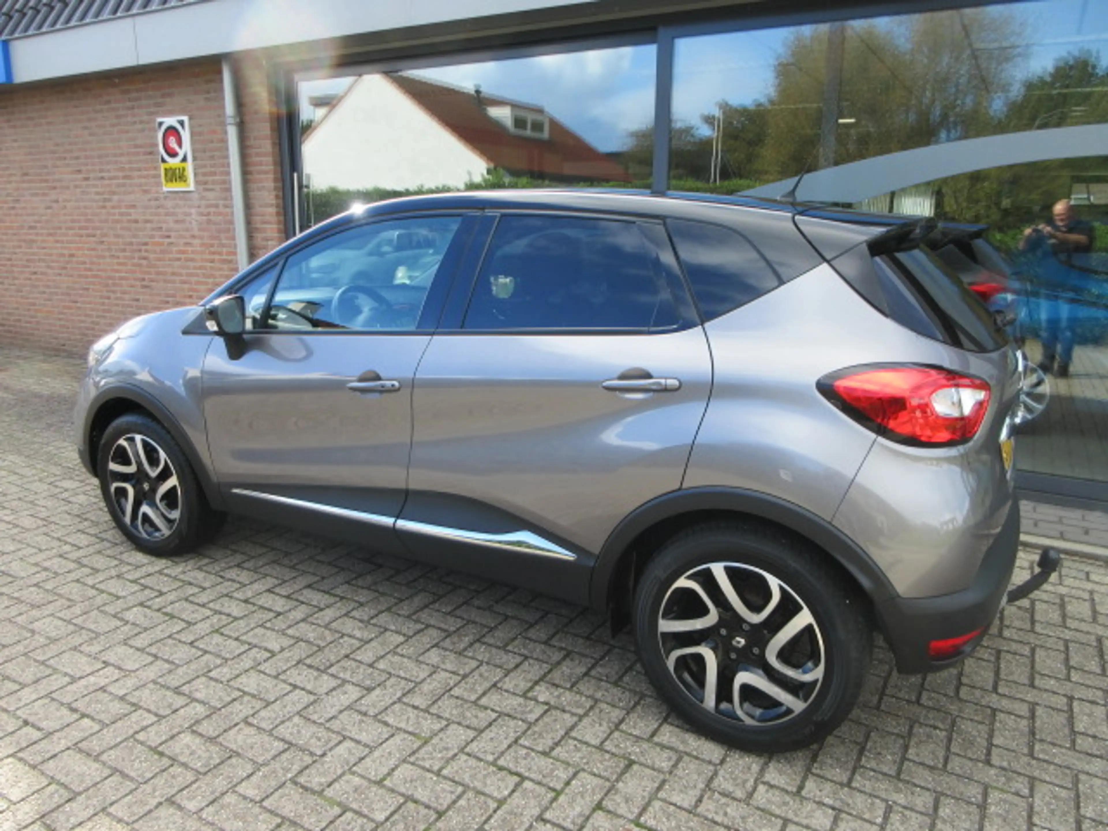 Renault Captur TCe 120pk EDC Helly Hansen — photo 2