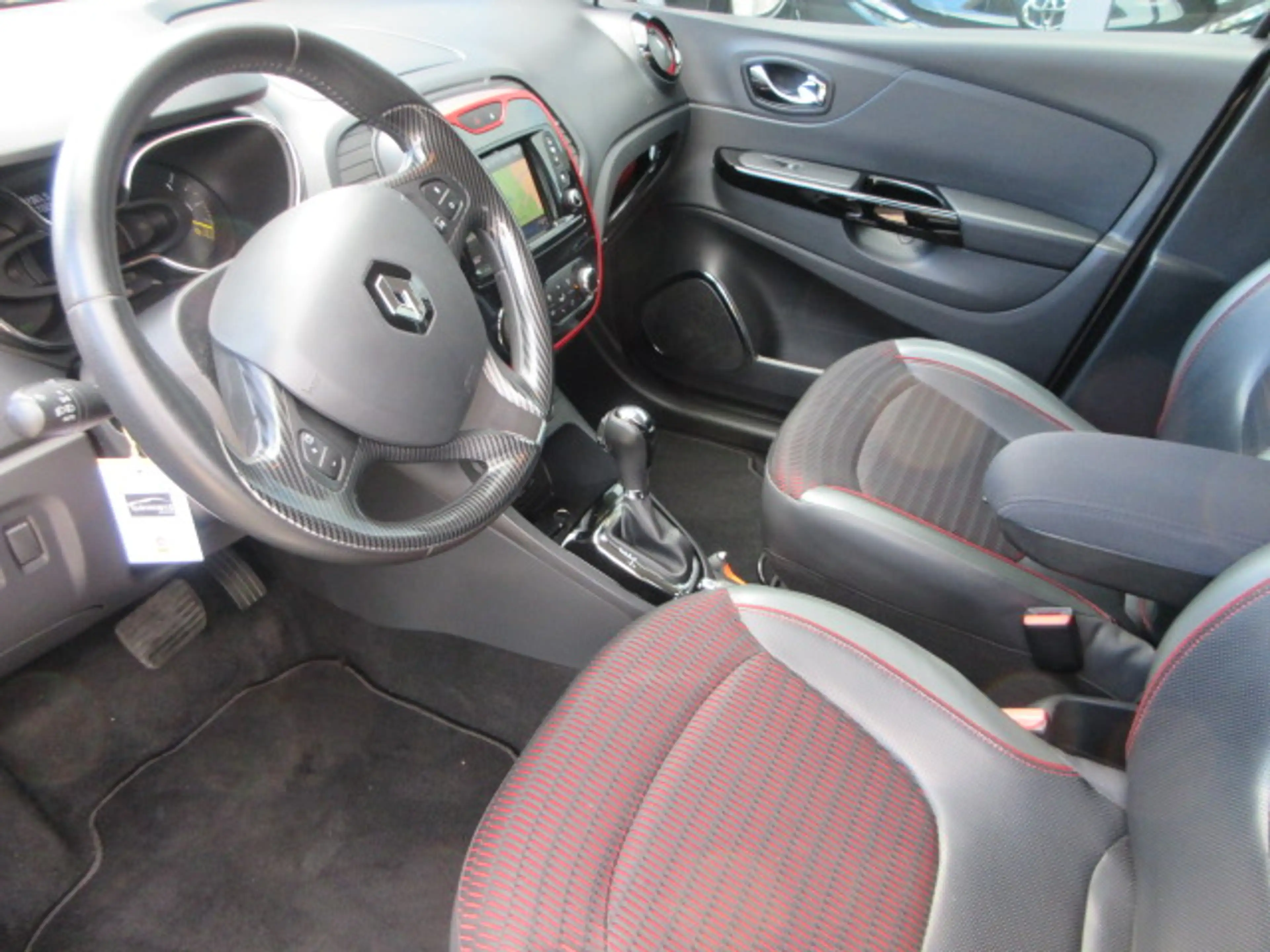 Renault Captur TCe 120pk EDC Helly Hansen — photo 3